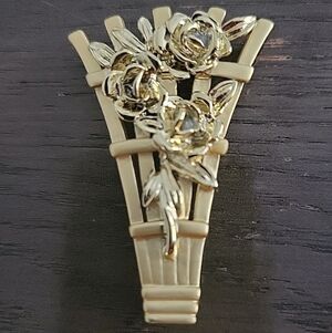 Vintage Signed Danecraft Garden Flower Lattice Trellis Pin Brooch Goldtone